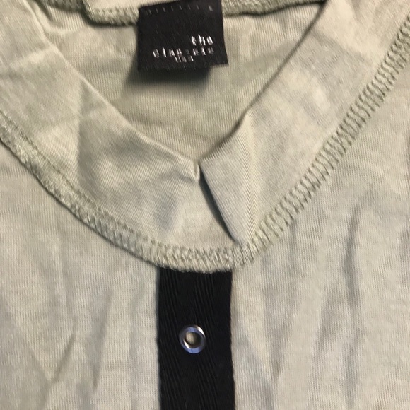 Sleeveless Plunging Neck Chocker Graphic Tee - Picture 6 of 8